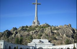 El Valle de los Caídos, actualmente tumba y mausoleo, fue construido por el dictador Franco para conmemorar su victoria frente a los republicanos. 