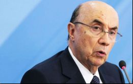 Henrique Meirelles mantiene proyecciones de crecimiento porque la producción de acero, ventas de autos y cosechas agrícolas apuntan a una recuperación.