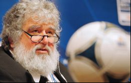 “Su mala conducta, por la cual tomó plena responsabilidad, no debería empañar el impacto positivo que Chuck tuvo en el fútbol internacional”, dijeron sus abogados