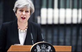 El 13 de julio de 2016, May se alzó con el poder tras la dimisión de David Cameron a consecuencia del referéndum europeo del 23 de junio