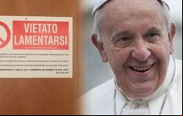 El texto del cartel colgado en la puerta de la habitación de la residencia del Papa en Casa Santa Marta 