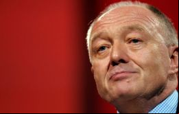 Livingstone dijo no estar a favor de matar a nadie pero si Chávez hubiera matado a todos los oligarcas no habría esos problemas ahora.
