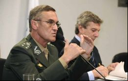”Es muy peligroso que se formen vacíos” en las fronteras, declaró el general Villas Boas al analizar el cuadro de la defensa en el contexto de la crisis económica