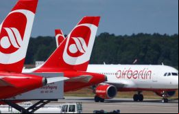 Etihad, propietario de casi el 30% de Air Berlin, dijo que el negocio de la aerolínea alemana se deterioró a un ritmo sin precedentes.