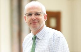 El nuevo gobernador Nigel Phillips CBE sucede a Colin Roberts CVO quien dejara las Islas en julio pasado asignado a un nuevo destino diplomático