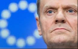 Acabo de hablar con Rajoy. Compartiendo sus argumentos constitucionales, he apelado a encontrar formas de evitar una mayor escalada de violencia, dijo Tusk
