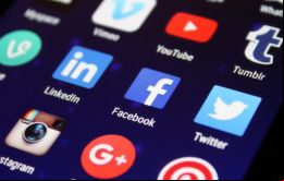Las redes sociales deberán contar con el nombre completo, la identificación y número de seguridad social del autor para mantener el comentario en línea