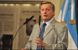  Juan José Aranguren dijo que se prepara un programa para iniciar la exploración “offshore” en 2018, cuando espera que los precios del petróleo se recuperen. 