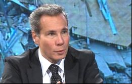 Cristina Fernandez debe declarar por supuesto encubrimiento de la investigación de la causa AMIA, tras la denuncia del fallecido fiscal Alberto Nisman (photo). 