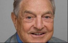 Soros es un partidario activo de causas progresistas y fue un gran contribuyente al grupo de recaudación de fondos de la candidata presidencial Hillary Clinton.