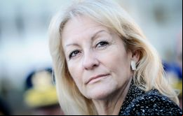 La ministra de Industria, Energía y Minería, Carolina Cosse, dijo a la prensa que es  un tema muy importante para el país, hay que ser prudentes y no marearnos