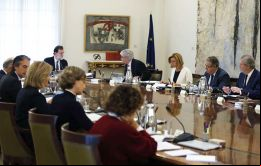 El equipo de Rajoy lleva días negociando con los socialistas, principal fuerza opositora, la aplicación del artículo 155 de la Constitución. 