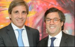Moreno (D) participó de la segunda jornada del Foro Interamericano de la Microempresa en Buenos Aires, y disertó junto al ministro de Finanzas argentino, Luis Caputo