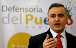 Tarek Saab dijo en un discurso por televisión que Francisco Jiménez, jefe de Bariven, quedó bajo arresto, junto con Joaquín Torres y Javier Sosa