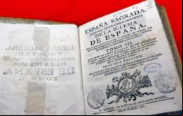 Durante el acto, las autoridades chilenas entregaron de manera simbólica los dos primeros volúmenes de ese lote de 720 publicaciones
