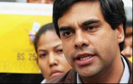 “Viene más hambre y miseria para nuestro golpeado pueblo”, dijo el diputado opositor Ángel Alvarado, que presentó el informe