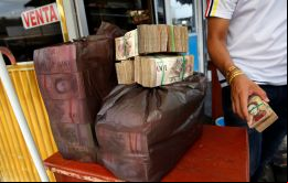 Los bancos dispensan diario sólo 10.000 Bolívares en efectivo (equivalente a 2 huevos)
