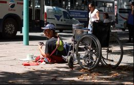 Para 2017, la palabra elegida fue aporofobia, un neologismo que da nombre al miedo, rechazo o aversión a los pobres. Foto: www.sebastorga.com