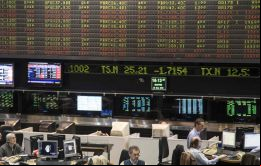 Tras alcanzar una cotización de 19,50 Pesos argentinos, el dólar retrocedió más de 50 centavos 24 horas más tarde, para cerrar a $18,90 en la última jornada de 2017.