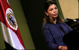 Laura Chinchilla es politóloga, ex presidente de Costa Rica (2010 a 2014) y la primer mujer costarricense elegida para ese cargo. 