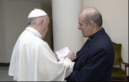 El portavoz clerical Oesterheld insistió en que “es medio raro” que Francisco aún no haya visitado Argentina. “Nos cuesta a los argentinos digerir esto”