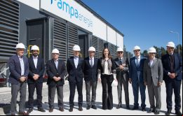 En 2016, Pampa Energía compró por 892 millones de dólares la participación del 67,2% que Petrobras de Brasil tenía en Petrobras Argentina.
