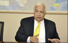Prado proviene del ámbito judicial, donde fue juez de distrito en Texas y miembro de la corte de apelaciones del quinto circuito. 