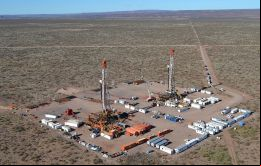 El área exploratoria Bajo del Toro abarca una superficie de 157 kilómetros cuadrados y se encuentra ubicada en la Cuenca Neuquina. 