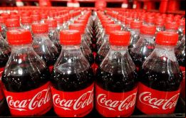 El plan implica que por cada lata o botella vendida, la compañía recolectará y reciclará una lata o botella ya utilizada. 