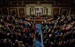  Los demócratas bloquearon un plan de gastos acordado después de no tener una solución incluida para más de 700,000 migrantes beneficiados por el programa DACA.
