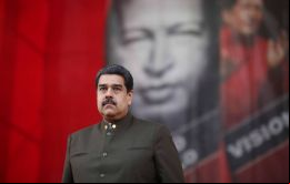“Venezuela le dice al mundo ante más sanciones, más elecciones. En Venezuela no decide Donald Trump, en Venezuela decide el pueblo”, afirmó Maduro