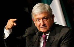 Vamos a revisar todos esos contratos; no vamos a permitir que el petróleo, que es del pueblo y de la nación, vuelva a manos de extranjeros, dijo López Obrador