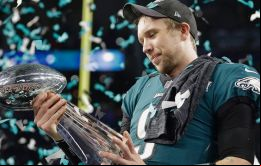 El jugador más valioso del encuentro -que terminó 41-33 a favor de las águilas- fue Nick Foles, quien estuvo a punto de retirarse de la NFL hace algunos años. 