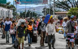 Hay al menos 600.000 venezolanos en suelo colombiano, de los cuales muchos están en tránsito hacia Chile, Ecuador o Perú.