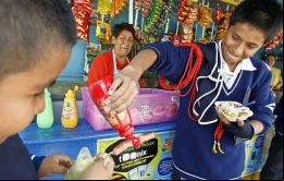Los expertos en nutrición mundial dicen que es el intento más ambicioso de cambiar la cultura alimentaria de un país y podrían convertirse en un modelo