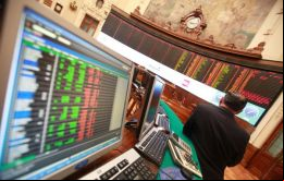 El monto negociado en acciones en la Bolsa de Comercio de Santiago alcanzó el equivalente de US$156 millones, en torno al promedio diario. 