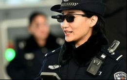 China es el primer país donde los agentes de la autoridad han decidido utilizar las famosas gafas caza delincuentes y, lo cierto, es que lo han hecho con éxito.