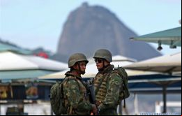 La intervención cede a los militares el control para acabar con la ola de violencia de los últimos meses en ese estado, que el año pasado causó 6.731 muertes. 