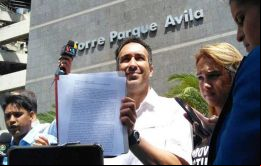 El recién creado Frente Amplio Venezuela Libre realizó el lunes su primera acción de calle y marchó en Caracas hasta la sede de la ONU 