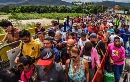 ACNUR señala que los venezolanos abandonan su país por la situación política y socio-económica compleja que se vive: inseguridad, violencia la falta de alimentos