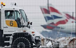 Entre los vuelos -tanto llegadas como salidas- suspendidos en Heathrow, uno de los de mayor tránsito en Europa, había servicios programados desde EE.UU.