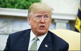 La Casa Blanca informó que Trump firmó una orden ejecutiva prohibiendo tales transacciones con monedas digitales emitidas por Caracas a partir del 9 de enero.