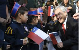 Piñera dijo que llegó el momento de “poner orden en este hogar”, tras duplicarse la tasa de extranjeros que viven en Chile, que alcanza el millón de personas