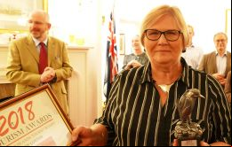  La mayor alegría de la noche provino del anuncio de que Jenny Luxton había ganado el Premio Ejecutivo del Director por su destacada contribución al turismo.