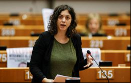 La eurodiputada de Podemos Tania González fue encargada de proponer el debate en nombre de la Izquierda Unitaria (GUE/NGL) al inicio de la sesión plenaria