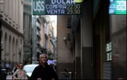 En un contexto de volatilidad cambiaria, el Presidente anunció que se iniciarán conversaciones con el FMI para un nuevo auxilio financiero.