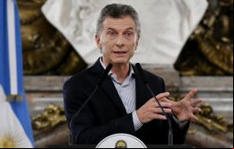 Según el sondeo, el 75% de las 1.077 personas consultadas cree que la medida anunciada el martes por el presidente Mauricio Macri es inadecuada. 