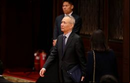 El vice primer ministro chino, Liu He, que encabezó la delegación dijo que ambas partes alcanzaron un consenso, no van a librar una guerra comercial.... 