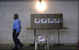 La oposición venezolana refutó estas cifras, asegurando que la participación no fue de 48% como informó el CNE, si no que apenas llego al 30%. 