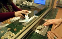 El resultado diario del billete verde se da luego de una fuerte alza del cobre de más de 1% en la Bolsa de Metales de Londres y un debilitamiento global de la divisa